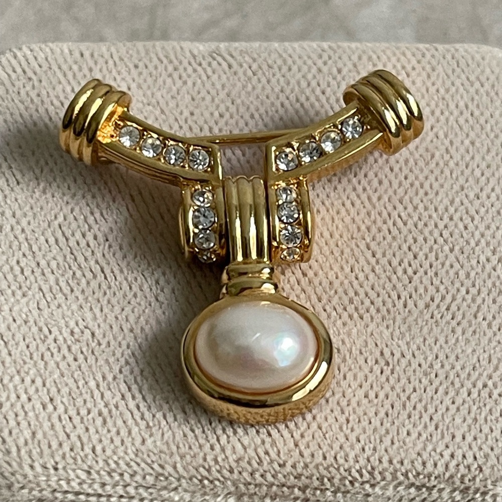 VTG Christian Dior 1970s Movable Dangle Pearl Curved Crystals Badge Brooch